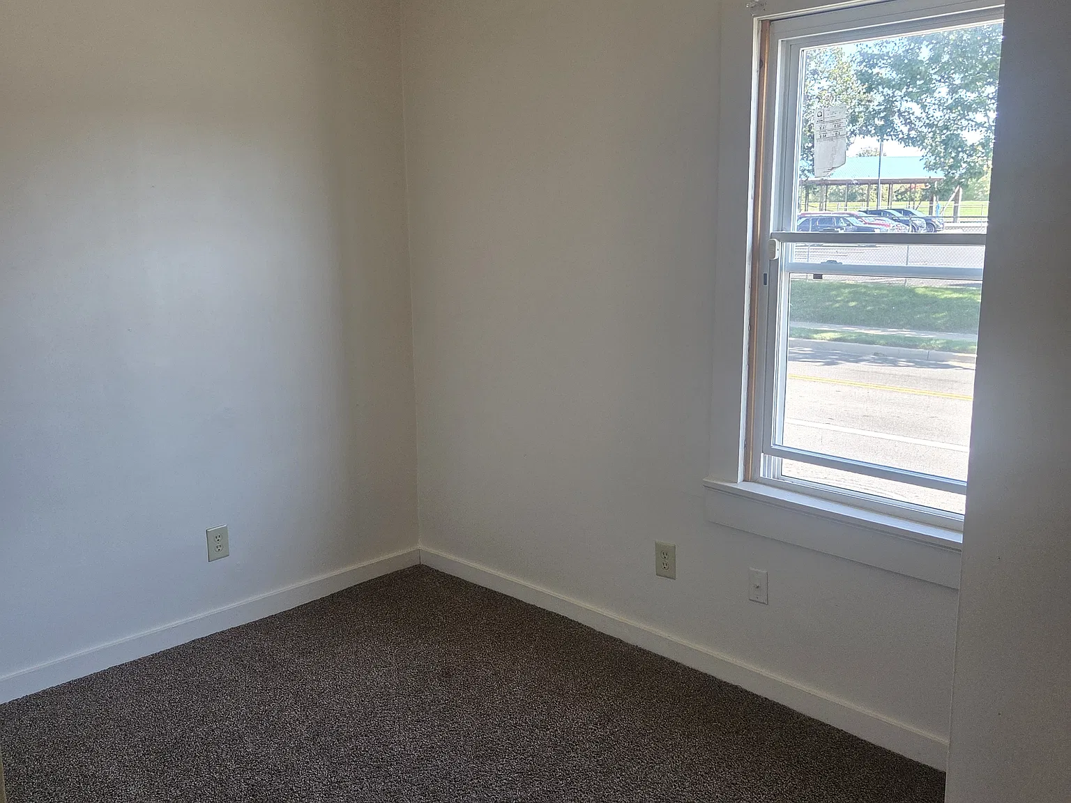 4 bed, 1380 sqft, $1,200 — Photo 4