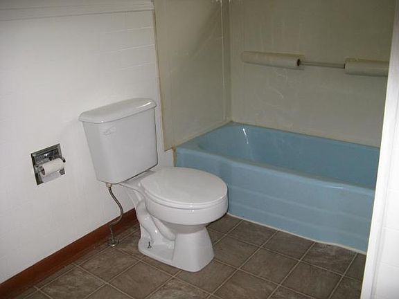 4th image of 133 Caddell St