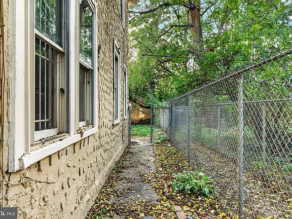 5th image of 230 N 53rd St