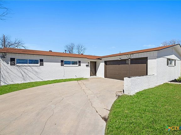 3rd image of 1303 Cedar Dr