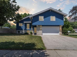 560 E Golden Ln, Oak Creek, WI 53154