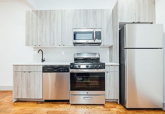 5th image of 274 Chauncey St #2A