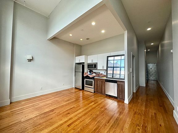 2nd image of 564 De Kalb Ave #1C