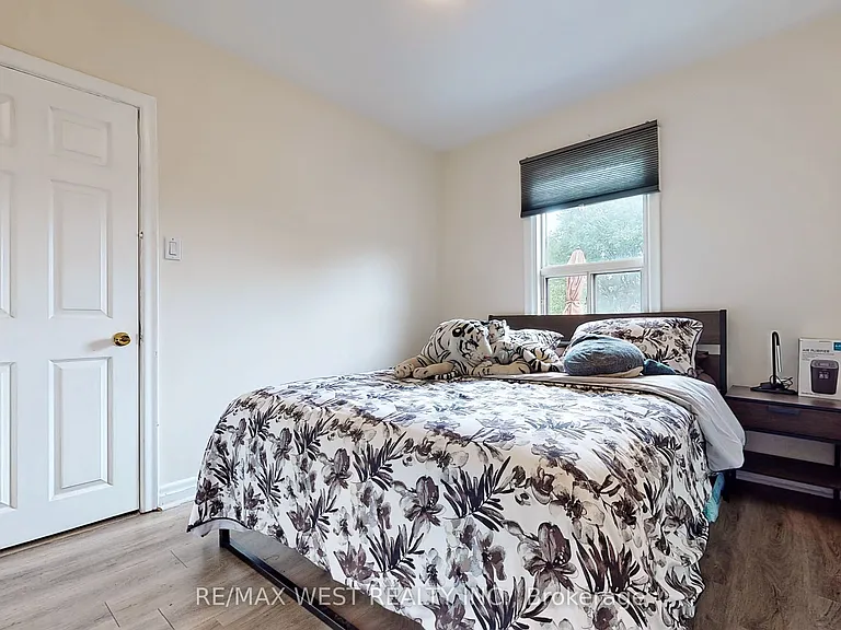 139 Ranee Ave #MAIN FLOOR — Photo 19