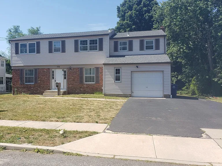 306 Cornell Rd — Photo 3