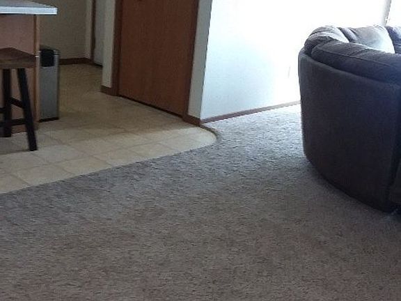 3rd image of 828 E Prairie Ln APT 3