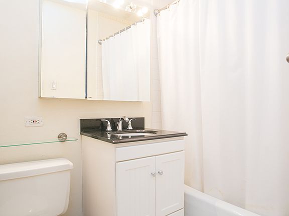 4th image of 20 W 64th St APT 40H