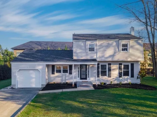 9 Camelot Dr, Toms River, NJ 08755