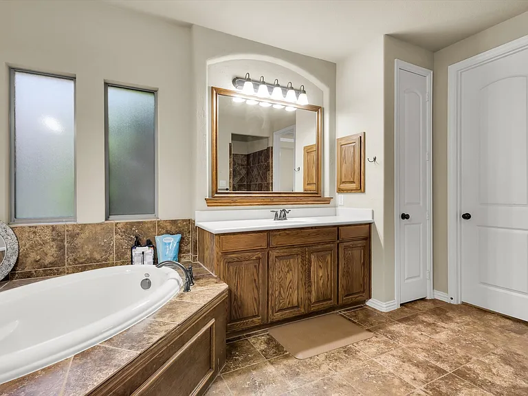 214 Crestbrook Dr — Photo 42