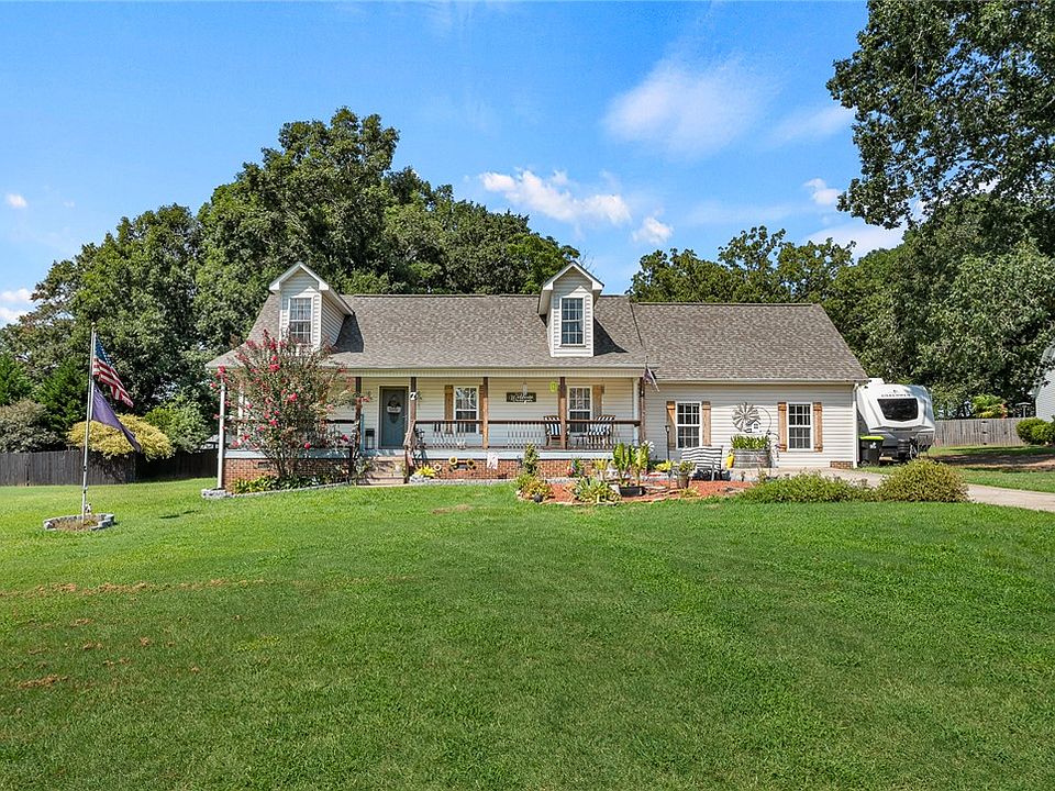 1st image of 7 Wooded Glenn Ct