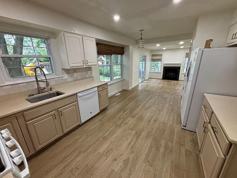 18428 Gardenia Way — Photo 3