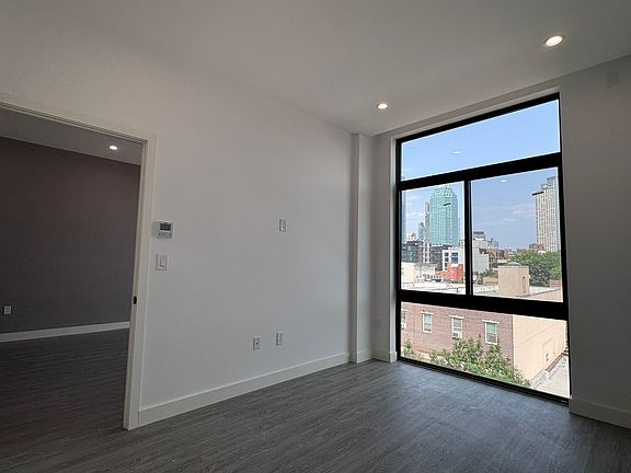 5th image of 4640 Vernon Blvd #5
