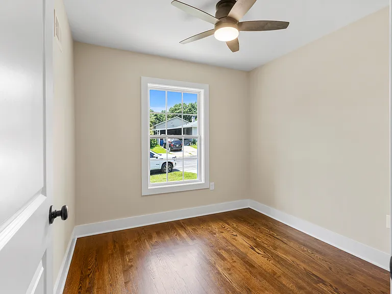 2628 Linden Pl — Photo 13