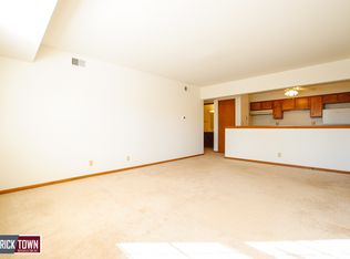 5820 Erskine St #5, Omaha, NE 68104