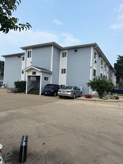 1st image of 3130 W Monroe St APT 202
