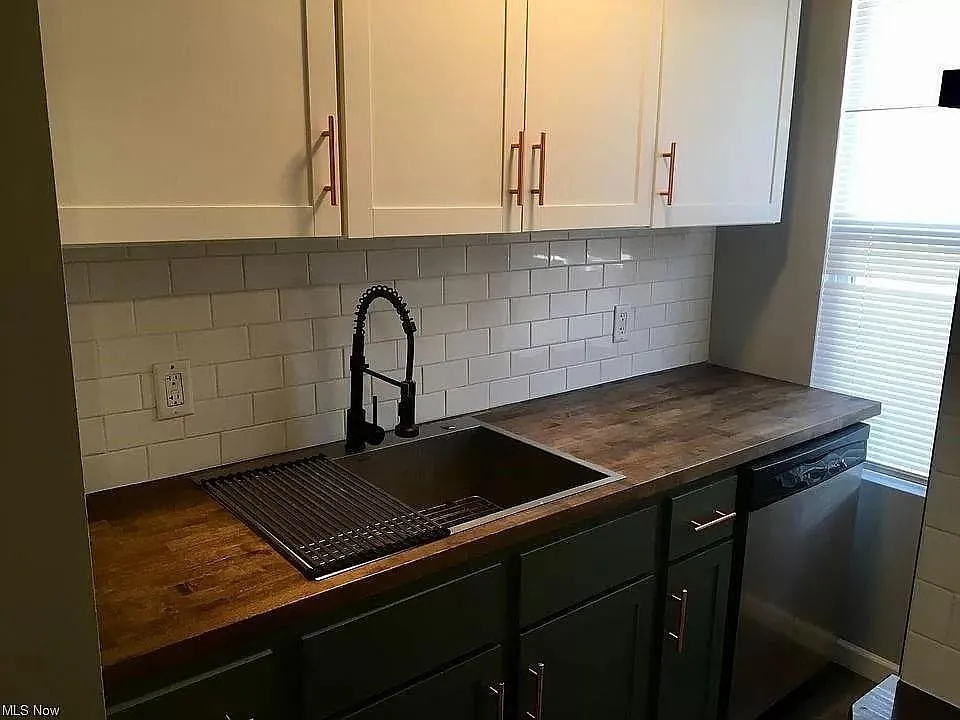 2 bed, 1000 sqft, $1,275 — Photo 2