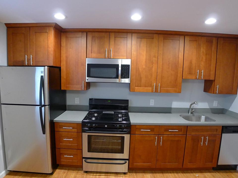 New Kitchen! Quartz Counters and Stainless Appliances