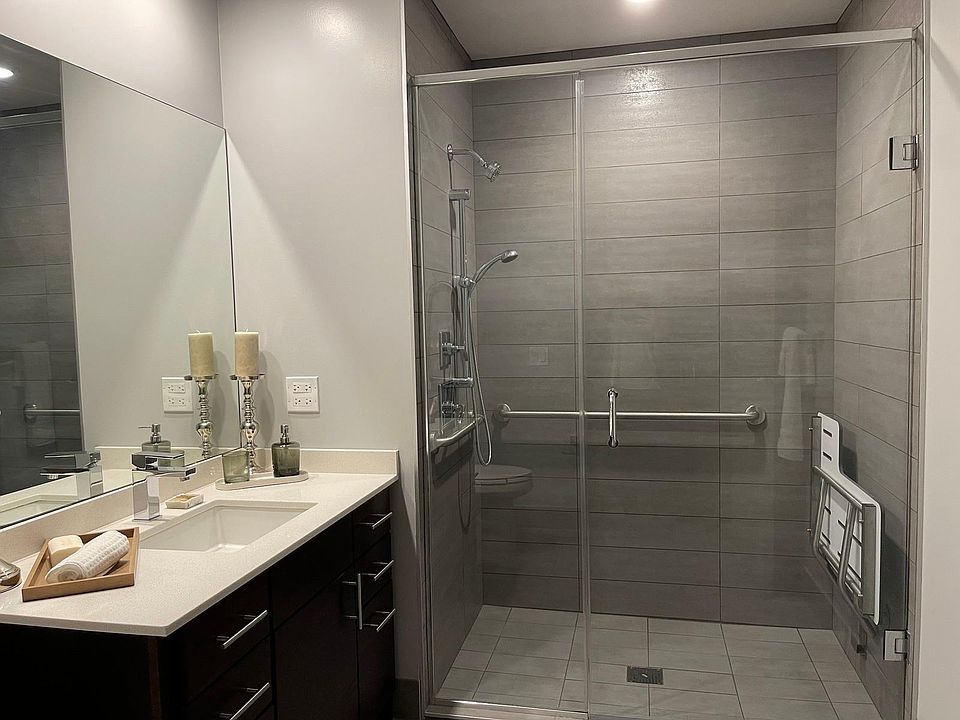 1st image of 444 E Illinois St #31hubjx6v
