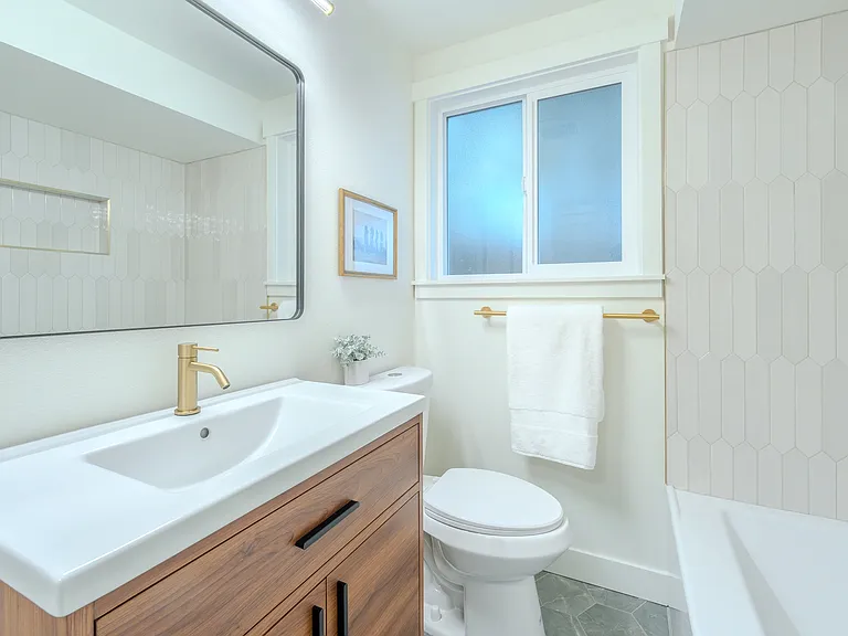 515 NE 123rd St — Photo 31