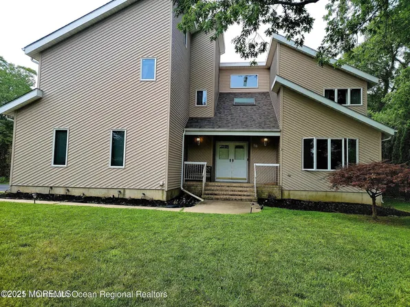 28 Musket Lane, Eatontown, NJ 07724