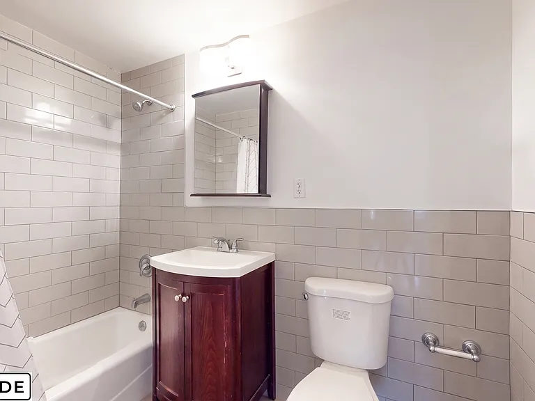 1570 2nd Ave #1D — Photo 4