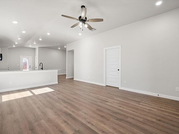 4th image of 2909 Corpus Ave