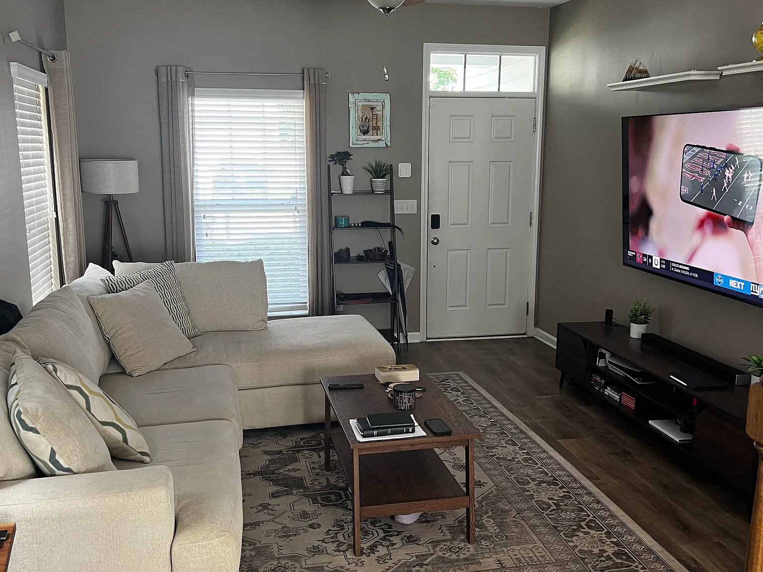 3 bed, 2.5 bath, 1365 sqft, $2,075 — Photo 2