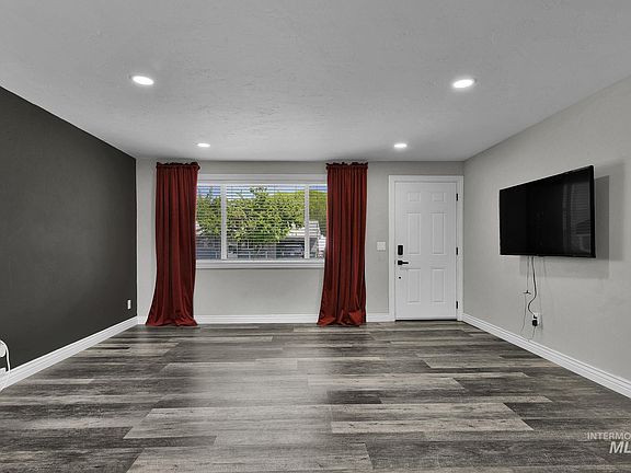 5th image of 353 S Ash Ave