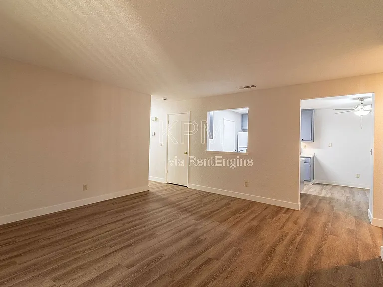 Stamford Court Apartments — Photo 38
