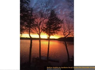 7 Lakeside Dr, Windham, ME 04062