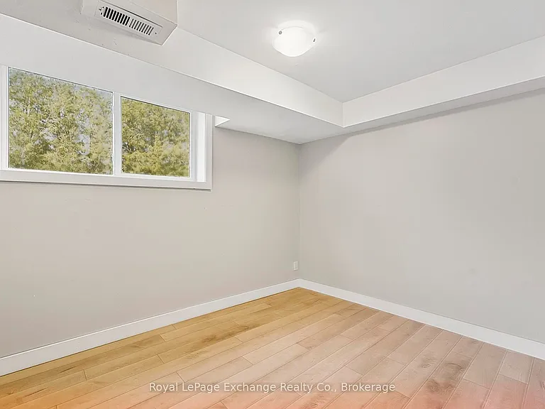 34 Queen Ave #LOWER — Photo 10