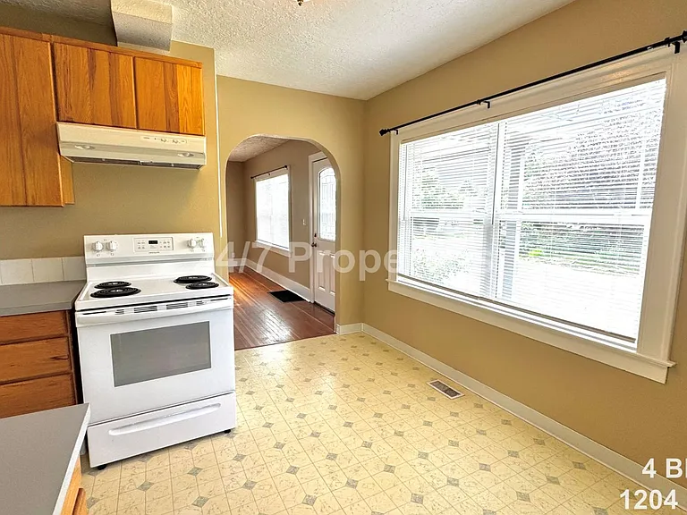 1204 NE 62nd Ave — Photo 4