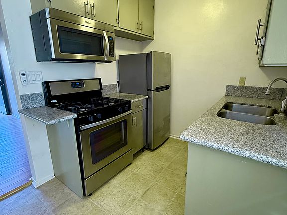 Full Kitchen w/ granite counters! Upstairs Unit includes Dishwasher & Balcony.