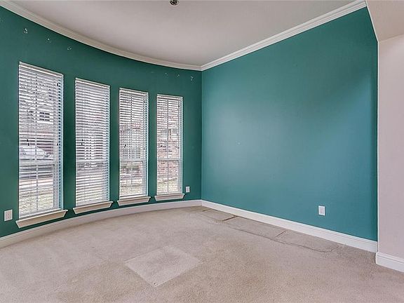 5th image of 2836 Fountain View Blvd