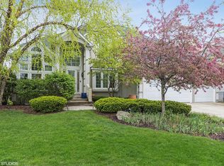 2955 Beth Ln, Naperville, IL 60564