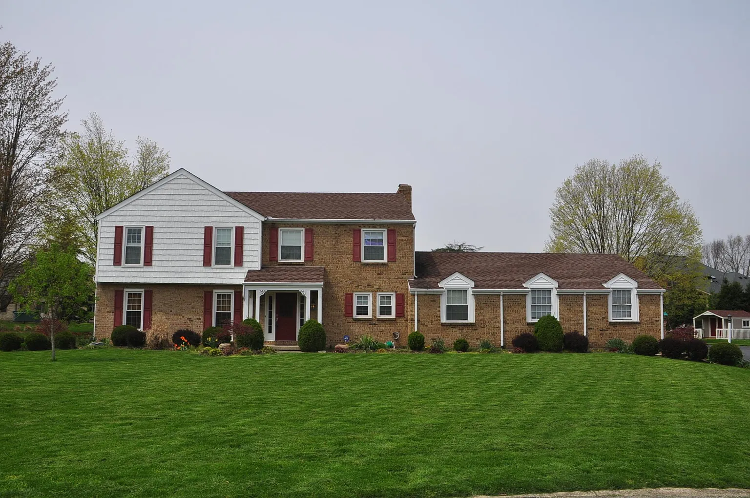 660 Oakwood Ct photo 1