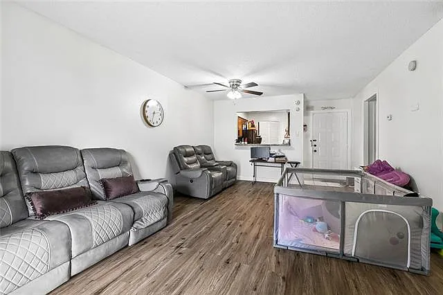 2425 Oxford Pl #136 — Photo 3