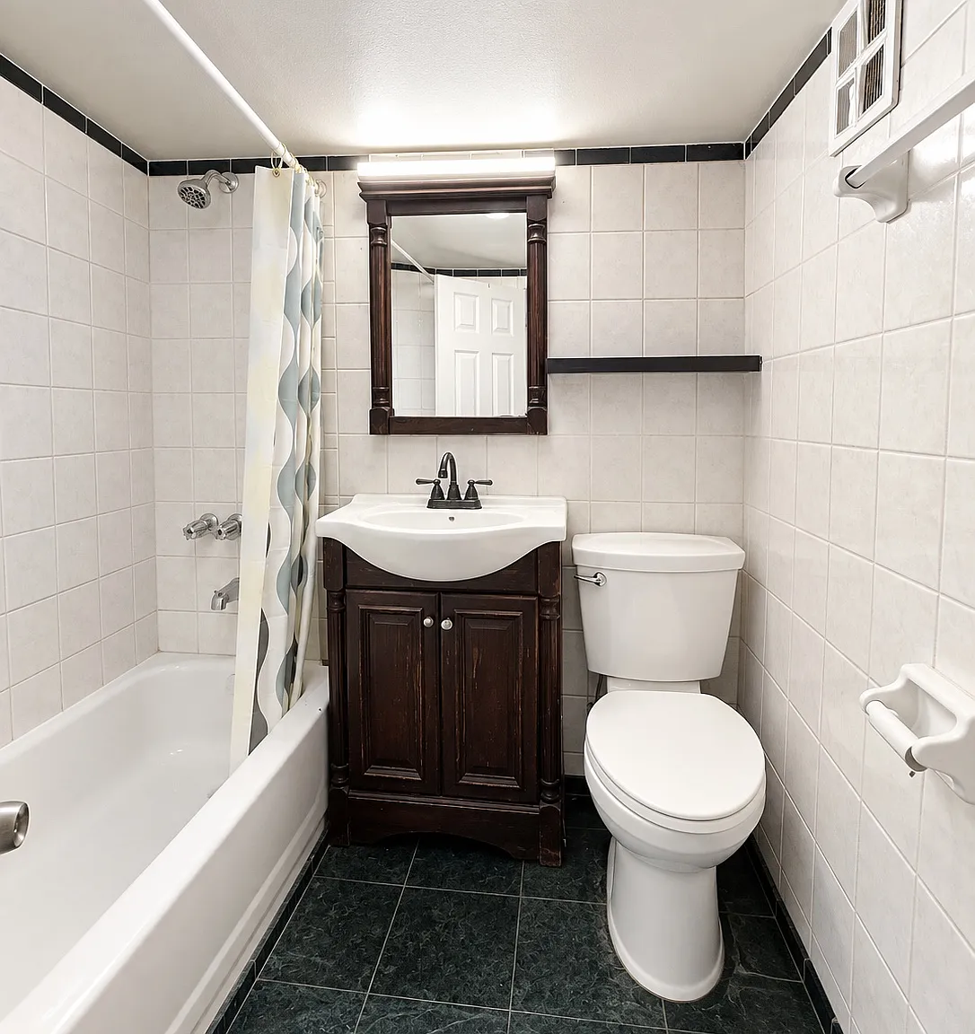 2 bed, 1100 sqft, $1,600 — Photo 3