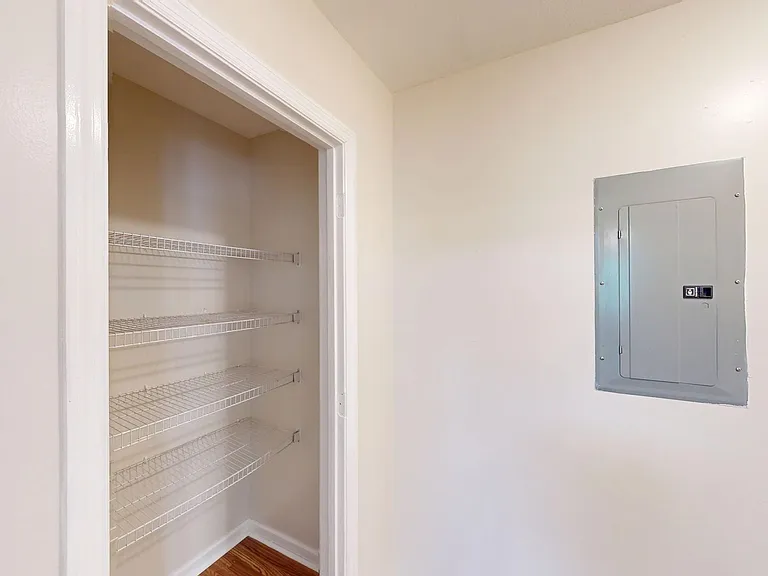 424 Eisenhower Dr — Photo 20