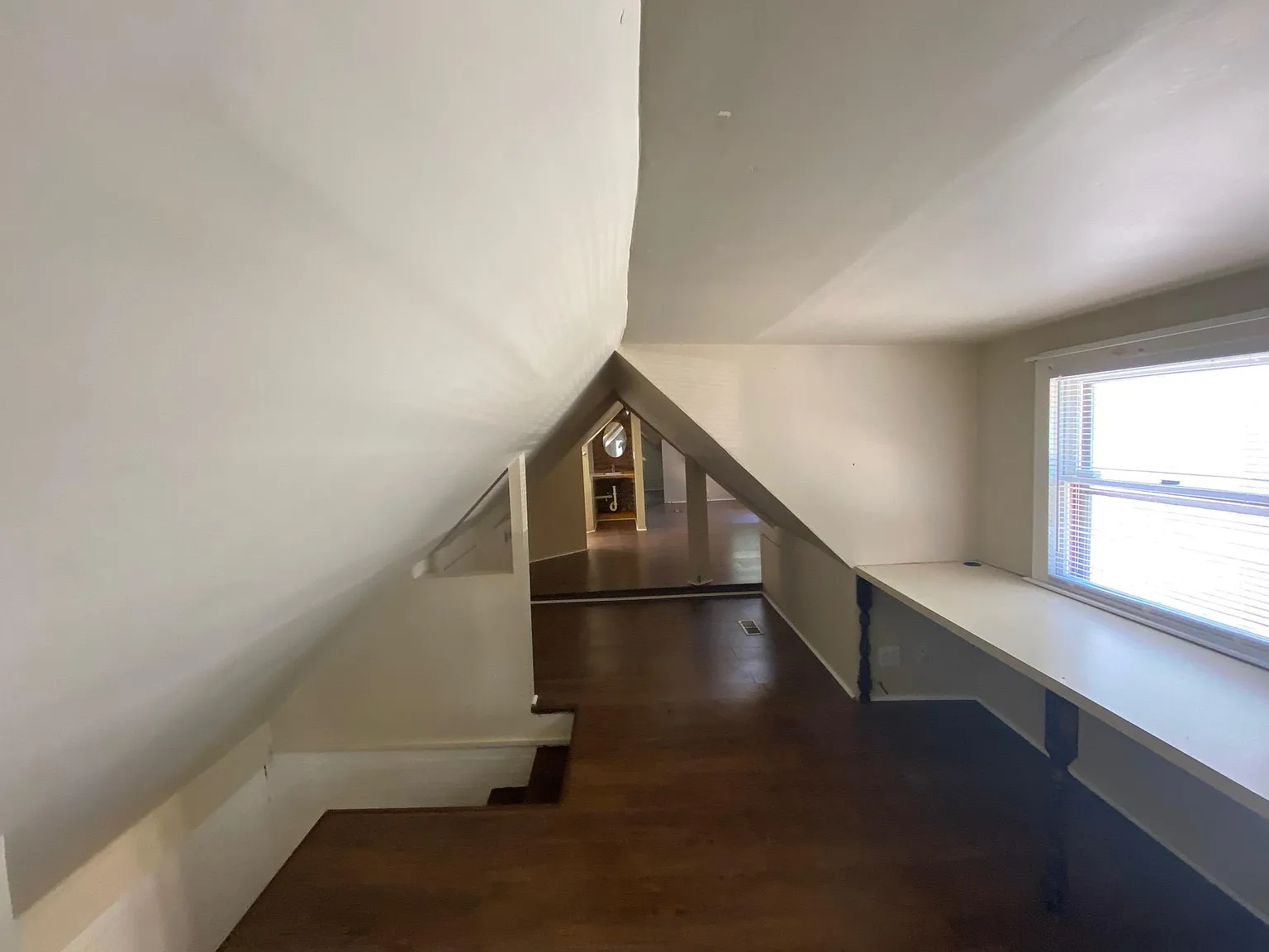 324 Oldham Ave — Photo 3