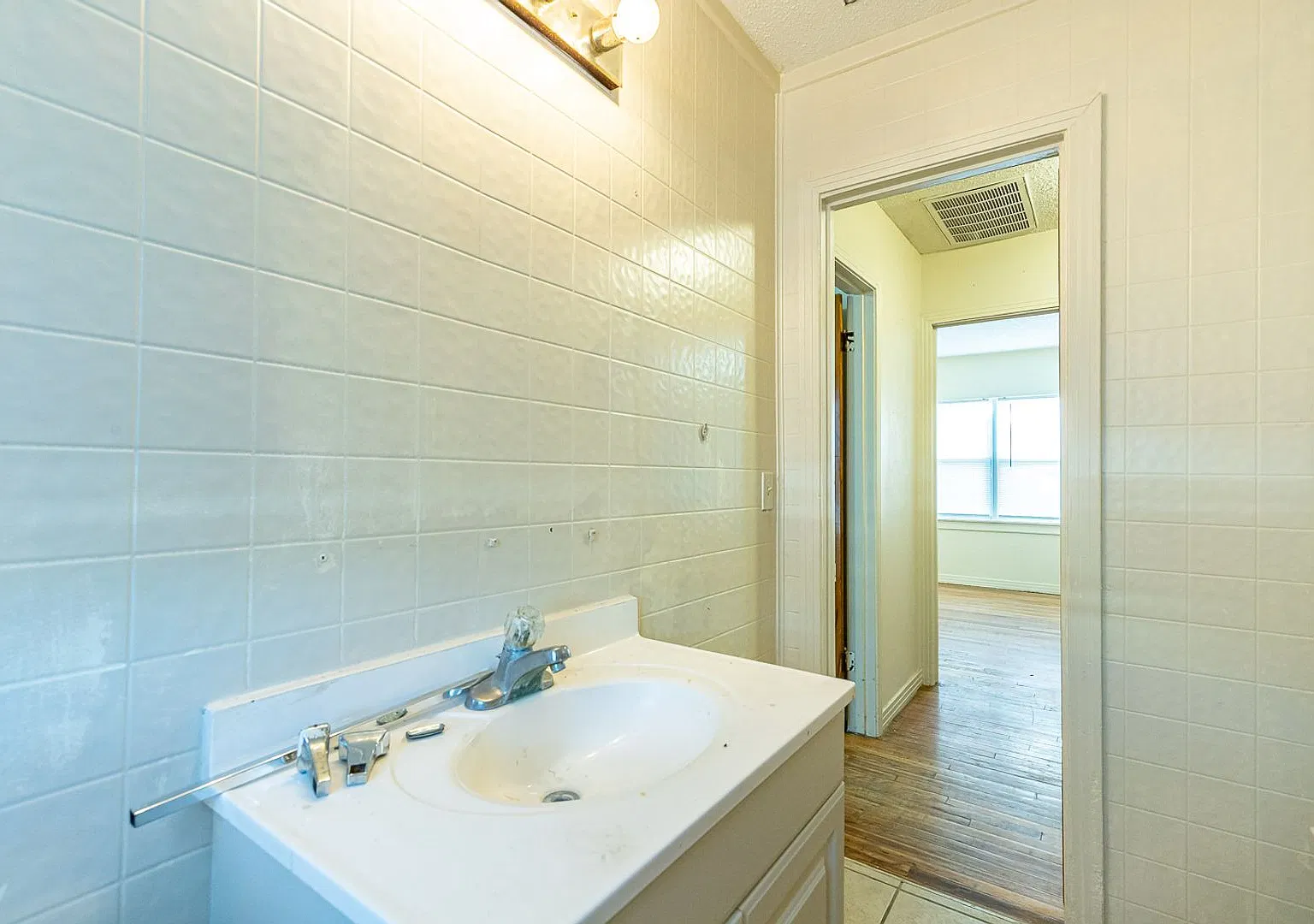 2 Bedroom, 1 Bath Home in the Medical District — Photo 3
