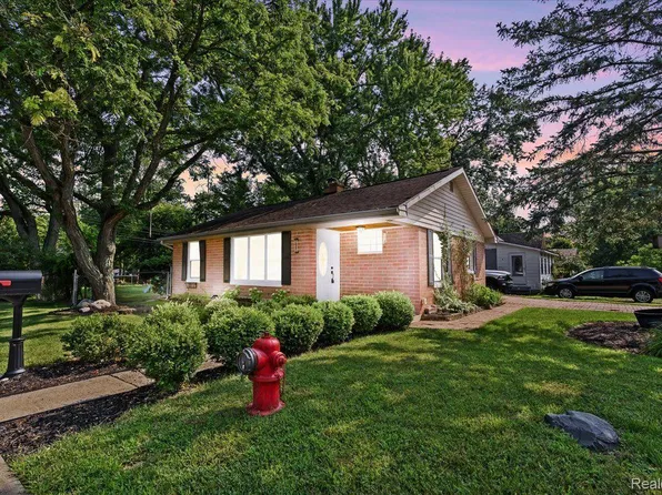 333 Brighton St, Brighton, MI 48116