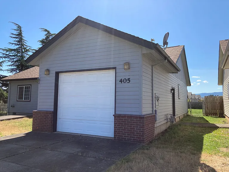 405 SE Fir Villa Rd — Photo 24