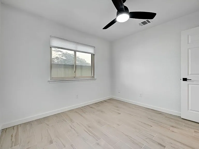 1714 Kimmerling Ln — Photo 23