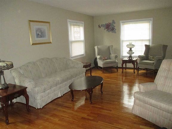 3rd image of 6238 Golfview Dr