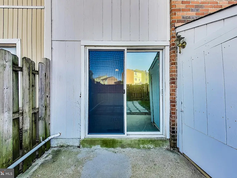 6403 Entwood Ct — Photo 18