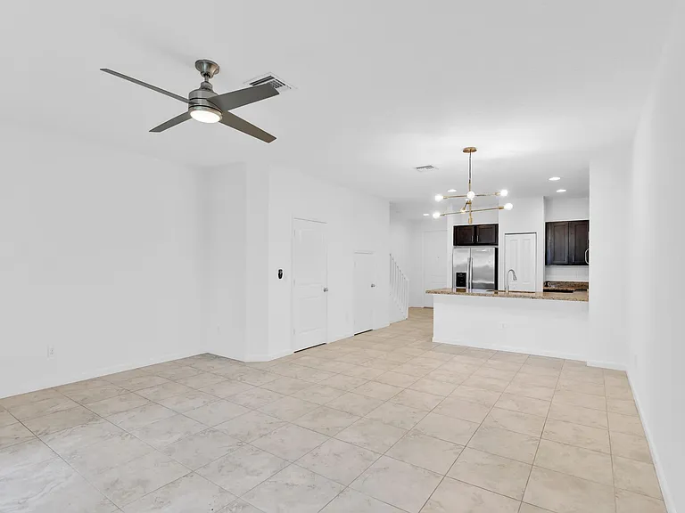 358 SE 1st Way — Photo 10