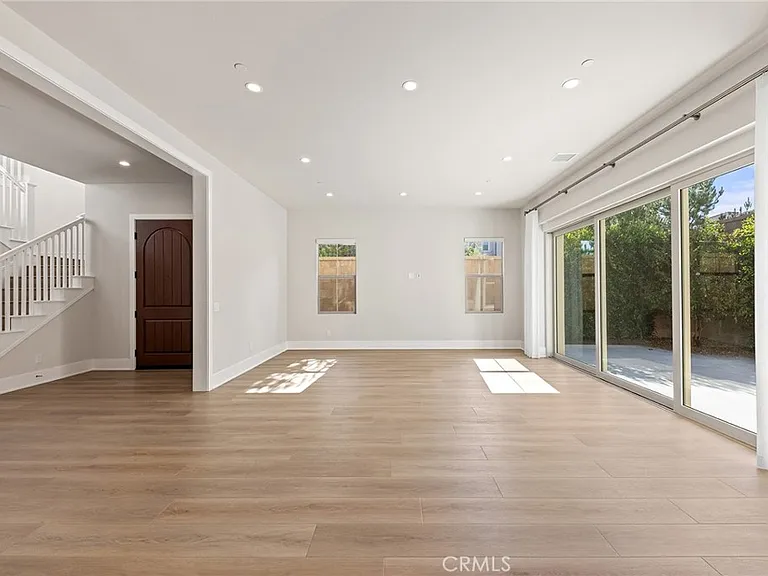 207 Alora — Photo 13