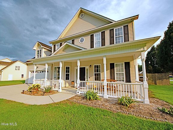 3rd image of 104 Spring Leaf Lane