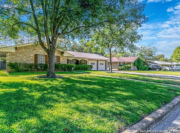 3rd image of 4122 Desert View Dr